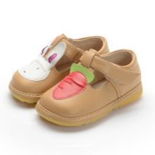 Zapatos de bebé ligero de la muchacha de Tan Calzado de la correa de la zanahoria T del conejo